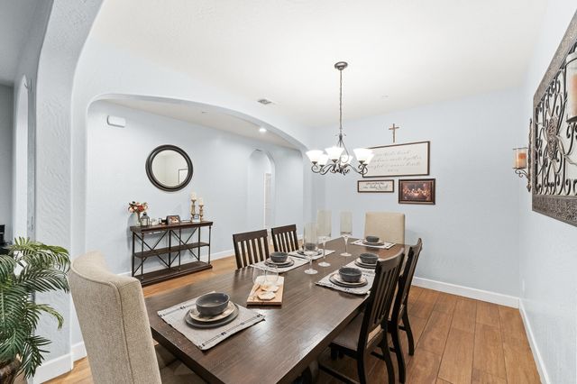 2814 Harbor Island Avenue, Tulare, CA 93274