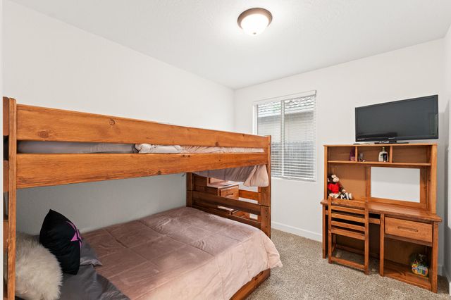 2814 Harbor Island Avenue, Tulare, CA 93274