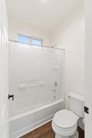 2814 Harbor Island Avenue, Tulare, CA 93274