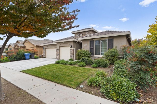 2814 Harbor Island Avenue, Tulare, CA 93274