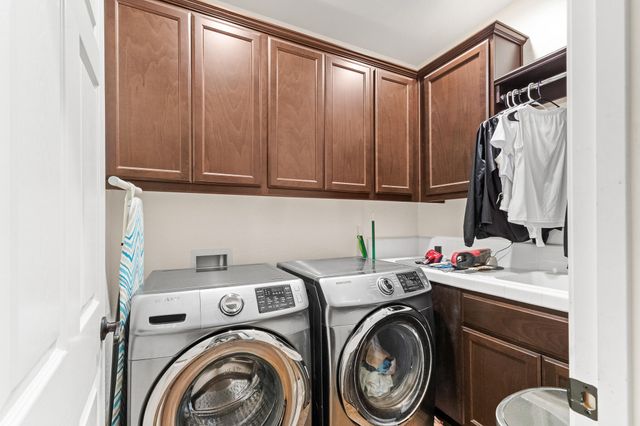 2814 Harbor Island Avenue, Tulare, CA 93274