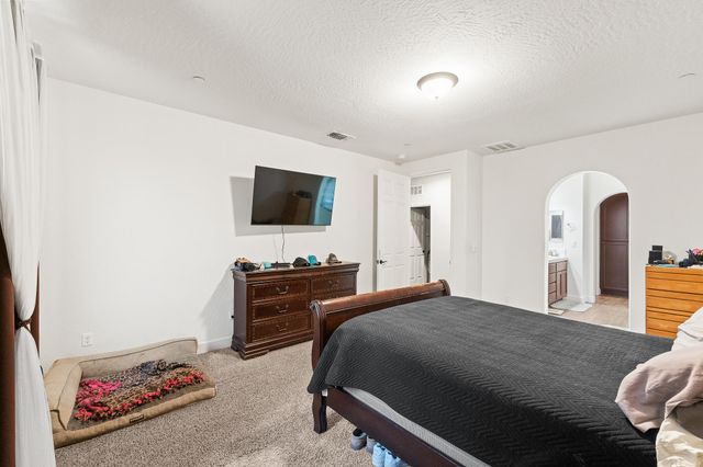 2814 Harbor Island Avenue, Tulare, CA 93274