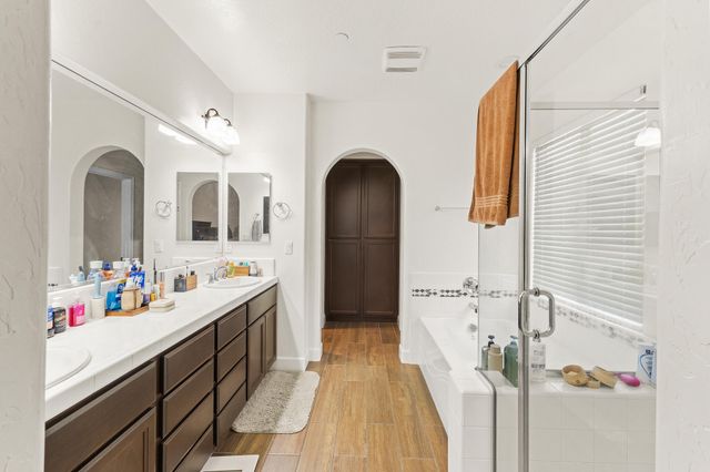 2814 Harbor Island Avenue, Tulare, CA 93274