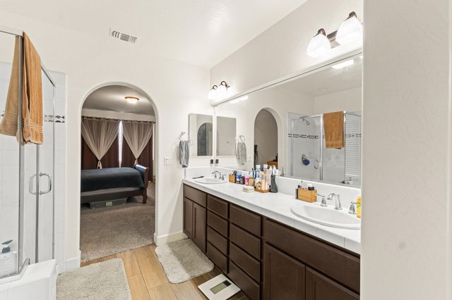 2814 Harbor Island Avenue, Tulare, CA 93274