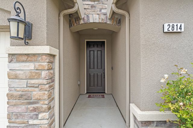 2814 Harbor Island Avenue, Tulare, CA 93274