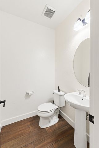 2814 Harbor Island Avenue, Tulare, CA 93274