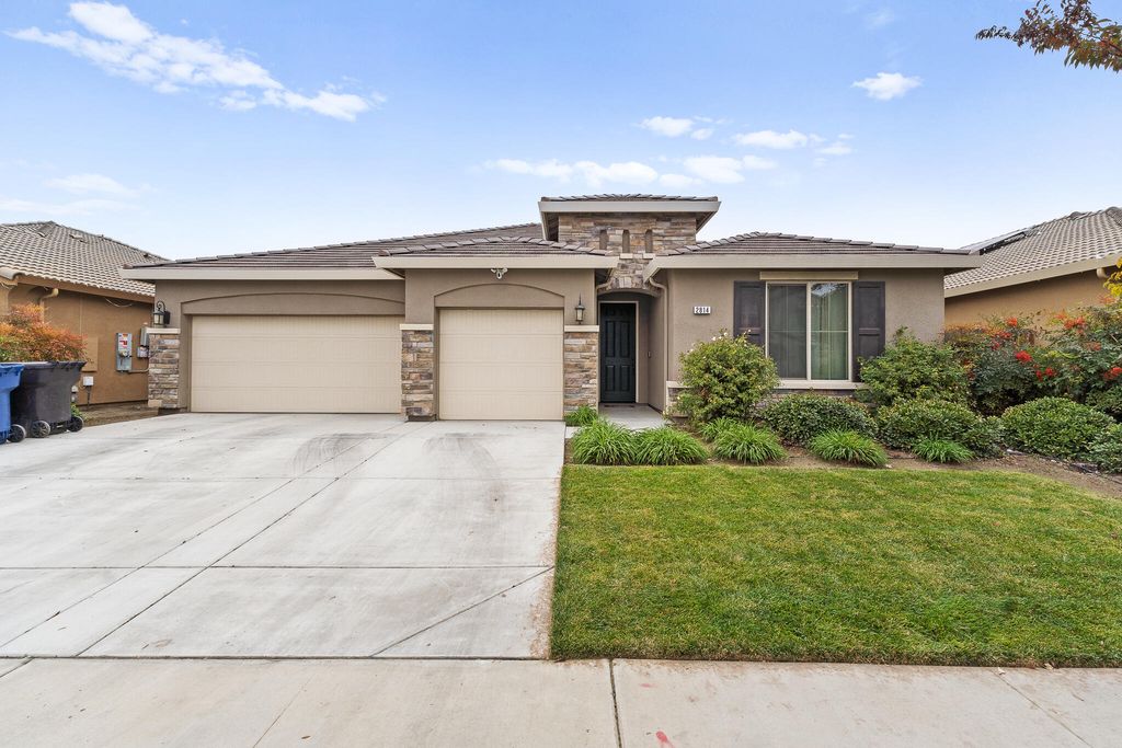 2814 Harbor Island Avenue, Tulare, CA 93274