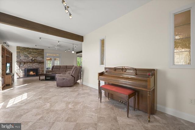 6 KEIL MANOR CT, White Hall, MD 21161