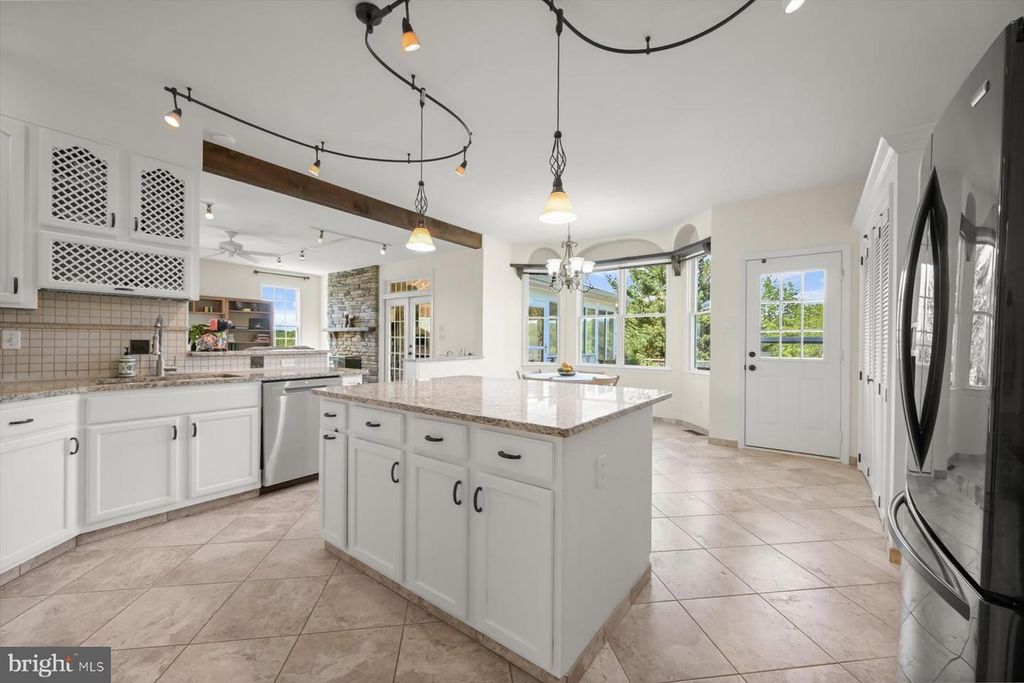 Image 12 of property listing at 6 KEIL MANOR CT, White Hall, MD 21161