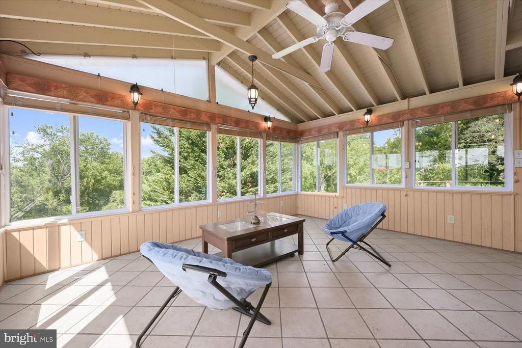 Image 15 of property listing at 6 KEIL MANOR CT, White Hall, MD 21161