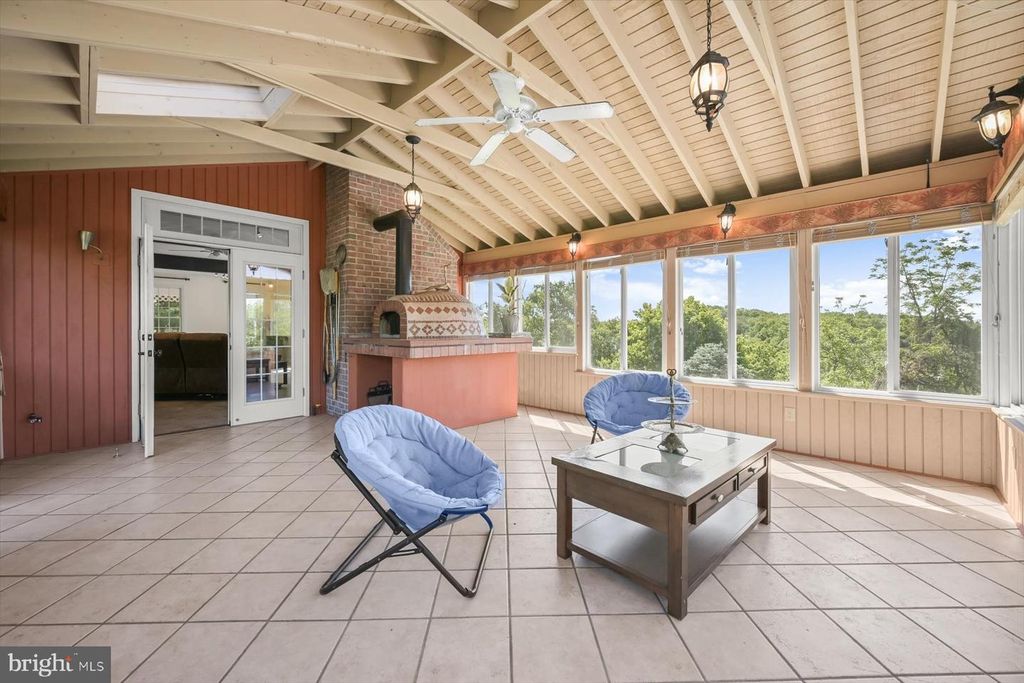 Image 16 of property listing at 6 KEIL MANOR CT, White Hall, MD 21161