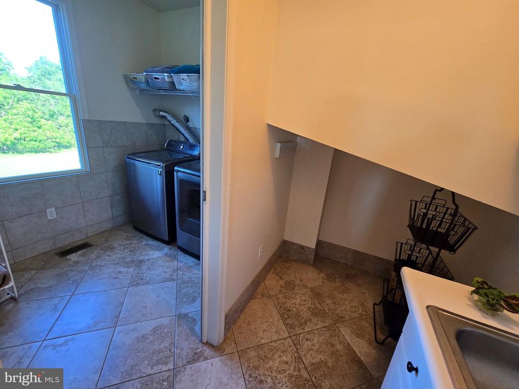 Image 17 of property listing at 6 KEIL MANOR CT, White Hall, MD 21161
