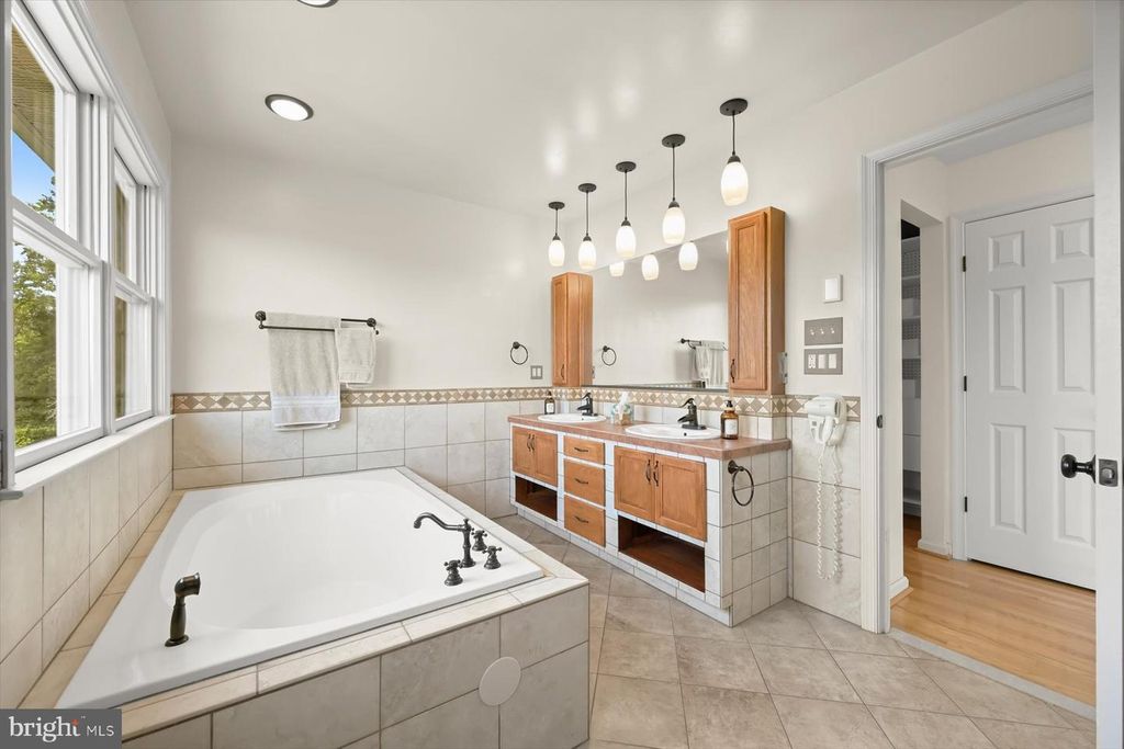 Image 21 of property listing at 6 KEIL MANOR CT, White Hall, MD 21161