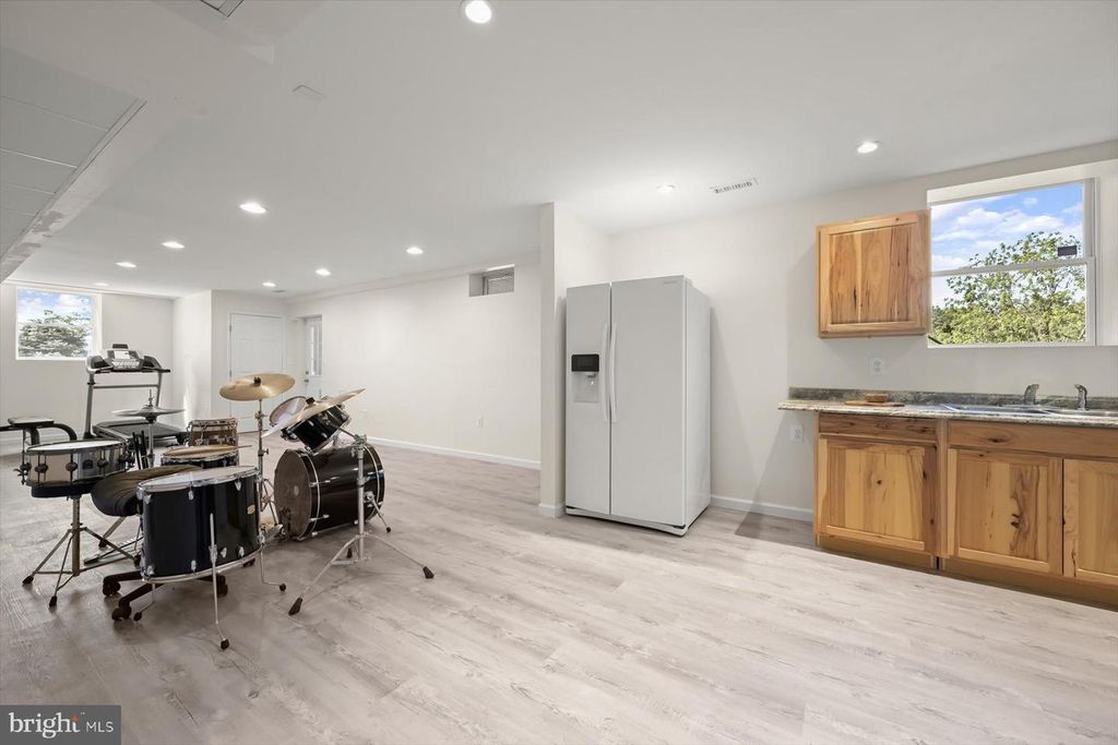 Image 35 of property listing at 6 KEIL MANOR CT, White Hall, MD 21161
