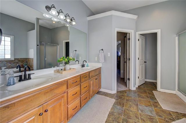 4404 SW Flintrock Drive, Lee's Summit, MO 64082