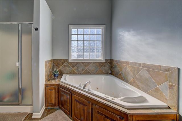 4404 SW Flintrock Drive, Lee's Summit, MO 64082