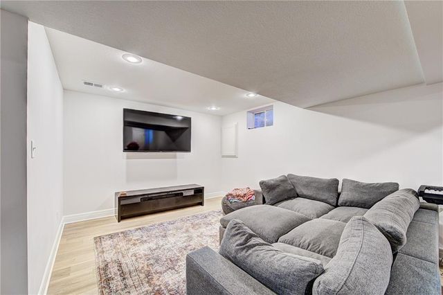 4404 SW Flintrock Drive, Lee's Summit, MO 64082