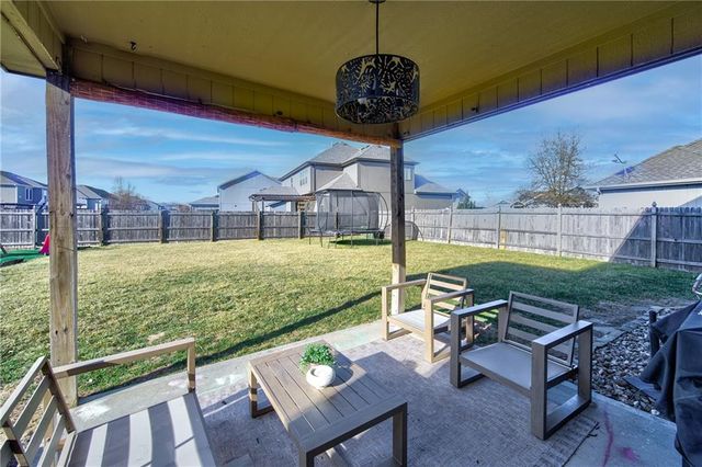 4404 SW Flintrock Drive, Lee's Summit, MO 64082