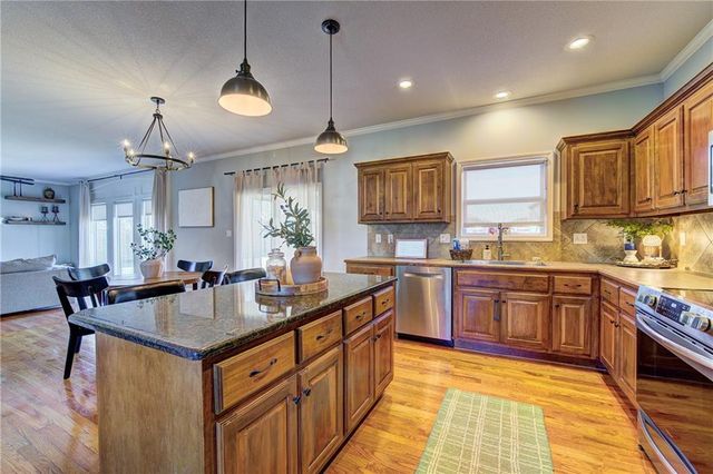 4404 SW Flintrock Drive, Lee's Summit, MO 64082