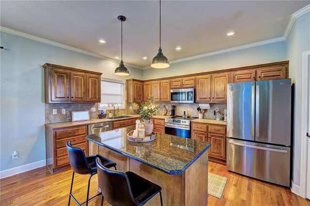 4404 SW Flintrock Drive, Lee's Summit, MO 64082