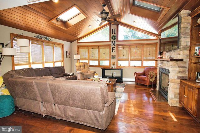136 WASHINGTON DR, Warminster, PA 18974