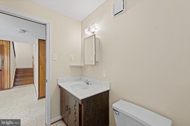 9242 MIMOSA DR, La Plata, MD 20646