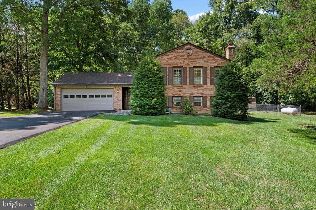 9242 MIMOSA DR, La Plata, MD 20646