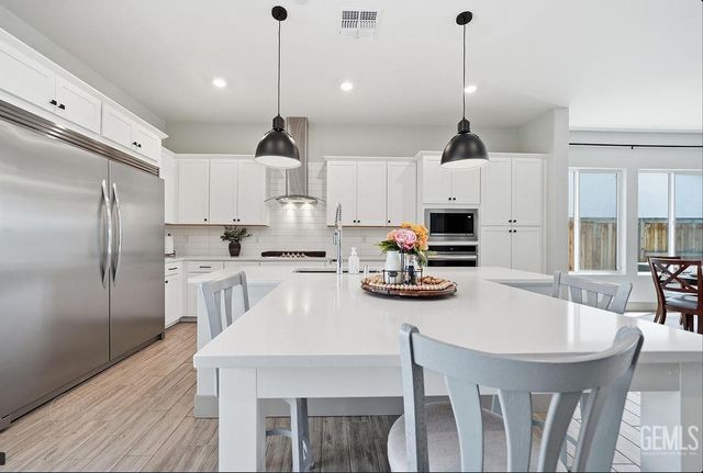 9406 Hill Springs Lane, Shafter, CA 93263