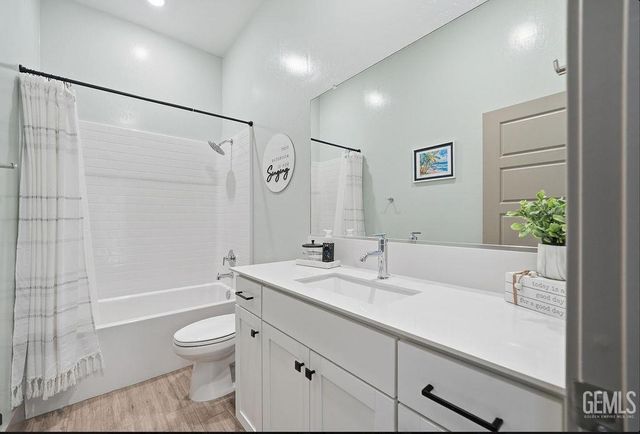 9406 Hill Springs Lane, Shafter, CA 93263