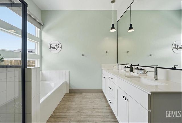 9406 Hill Springs Lane, Shafter, CA 93263