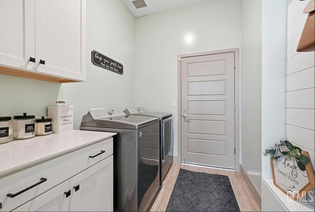 9406 Hill Springs Lane, Shafter, CA 93263
