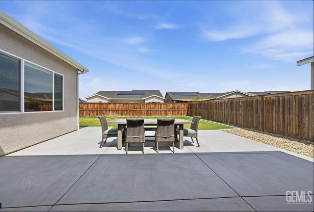 9406 Hill Springs Lane, Shafter, CA 93263