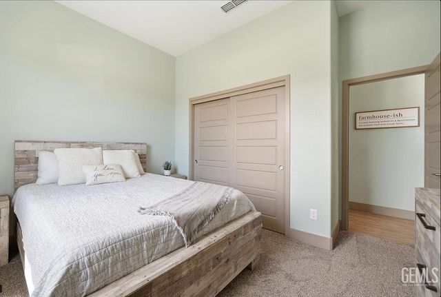 9406 Hill Springs Lane, Shafter, CA 93263