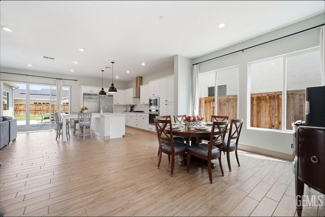 9406 Hill Springs Lane, Shafter, CA 93263