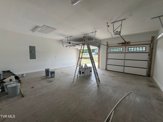 548 Larkins Farm Drive, Jonesborough, TN 37659