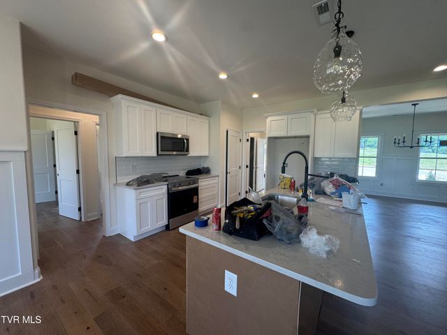 548 Larkins Farm Drive, Jonesborough, TN 37659
