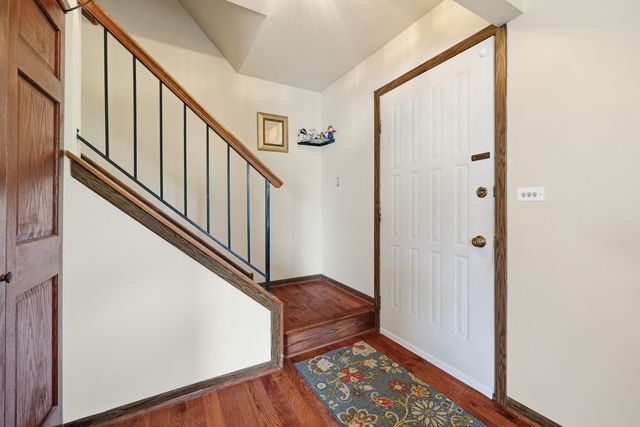 242 Nantucket Harbor 1802, Schaumburg, IL 60193