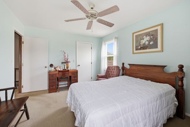 242 Nantucket Harbor 1802, Schaumburg, IL 60193