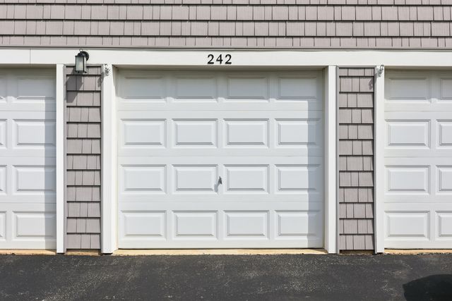 242 Nantucket Harbor 1802, Schaumburg, IL 60193