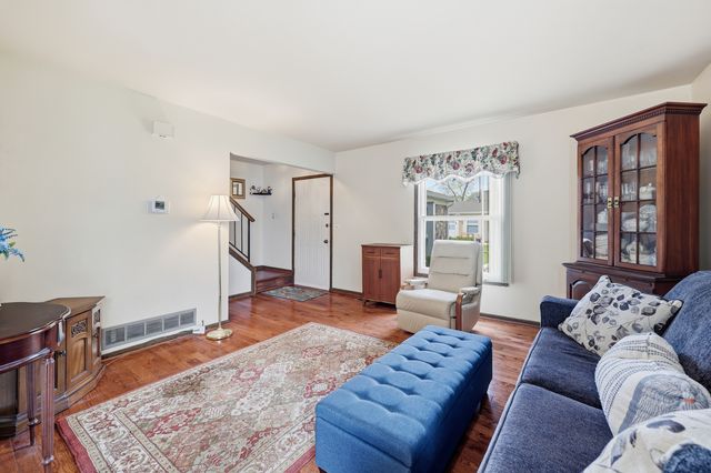 242 Nantucket Harbor 1802, Schaumburg, IL 60193