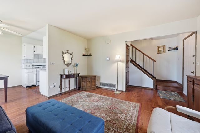242 Nantucket Harbor 1802, Schaumburg, IL 60193