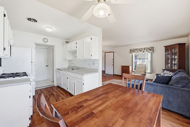 242 Nantucket Harbor 1802, Schaumburg, IL 60193