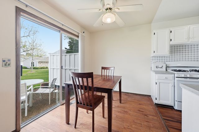 242 Nantucket Harbor 1802, Schaumburg, IL 60193