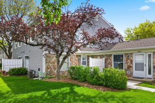 242 Nantucket Harbor 1802, Schaumburg, IL 60193