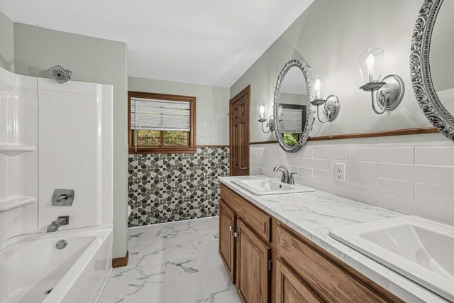 28 Beechwood Road, Hudson, NH 03051