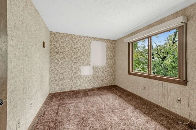 28 Beechwood Road, Hudson, NH 03051