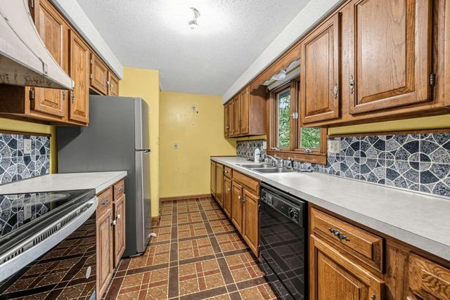 28 Beechwood Road, Hudson, NH 03051