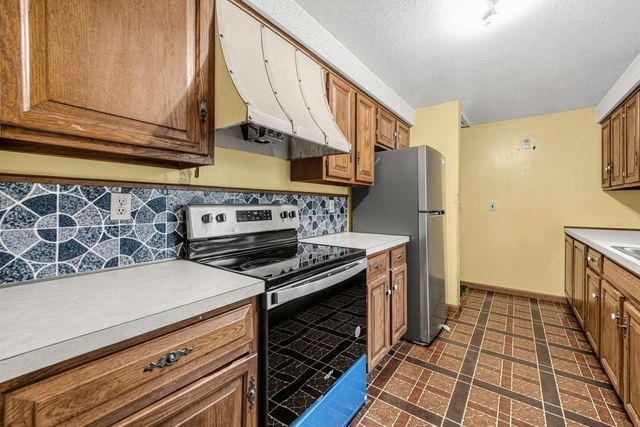 28 Beechwood Road, Hudson, NH 03051
