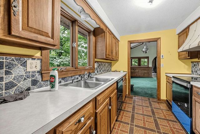 28 Beechwood Road, Hudson, NH 03051