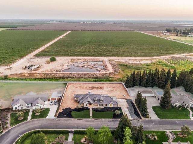 35242 Mustang Lane, Madera, CA 93636